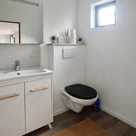 La De La Trouvre Daire